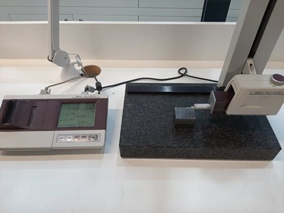 Mitutoyo Surftest SJ-400