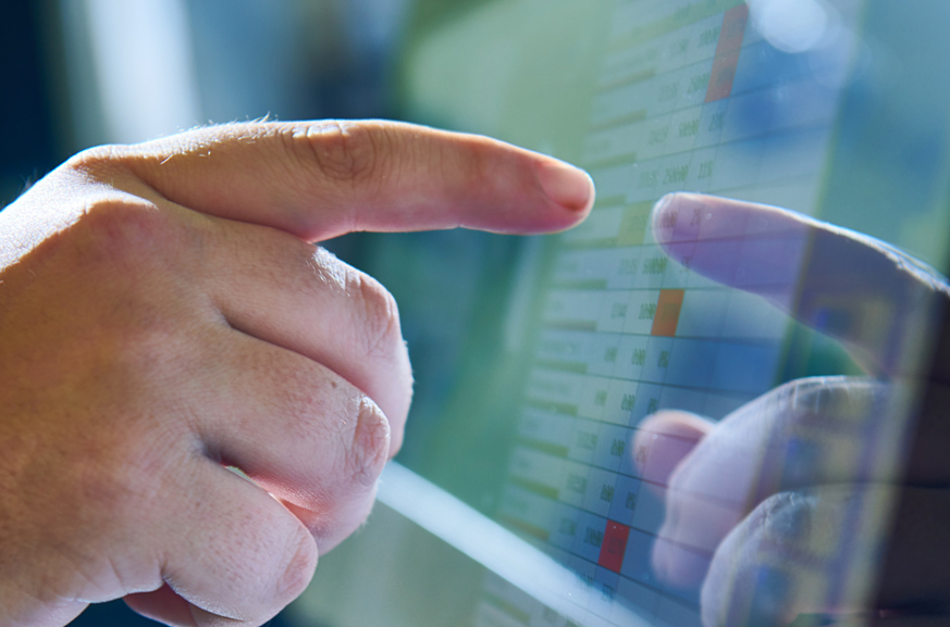 Die benutzerfreundliche Oberfläche der Makino Hyper-i™-Steuerung steigert die Produktivität von Funkenerodiermaschinen